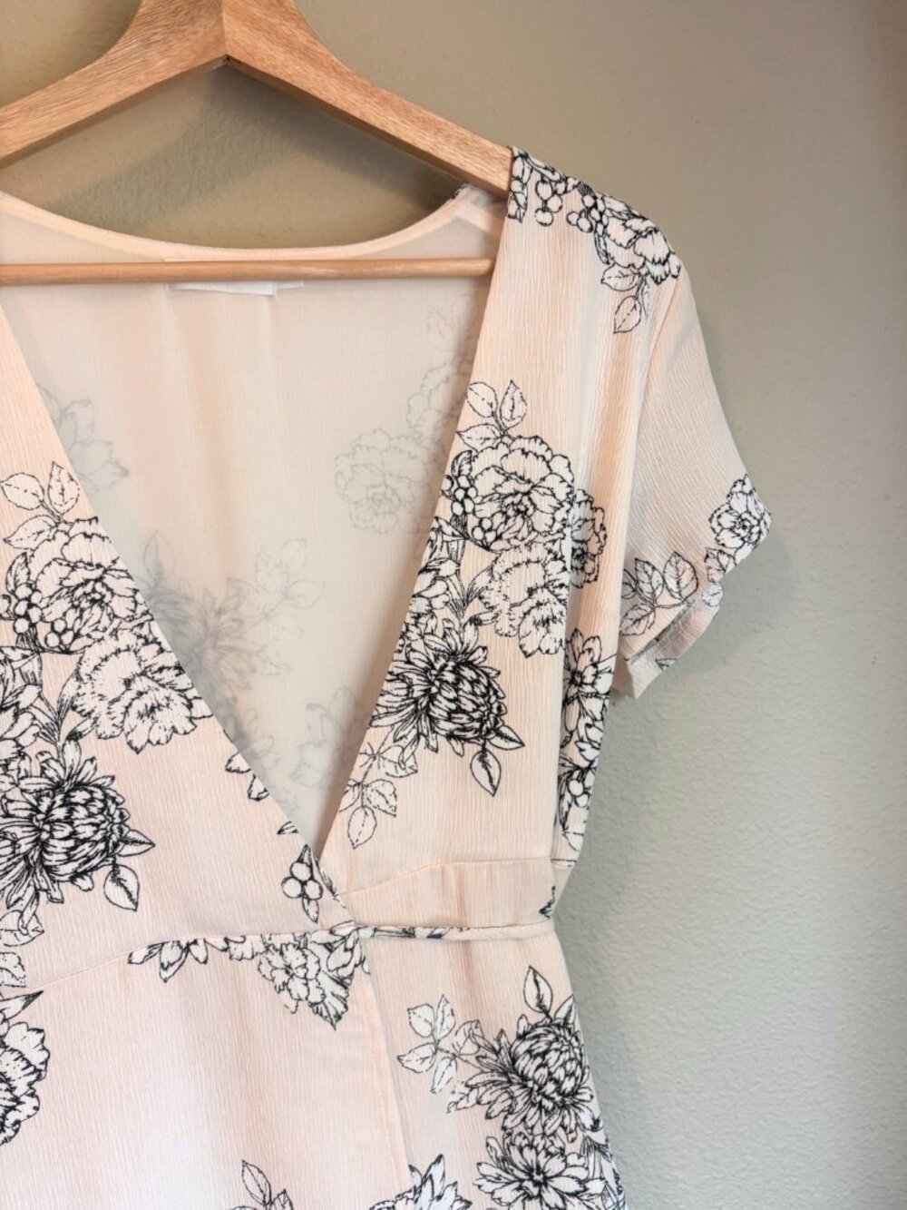 Lush Pale Pink & Black Floral Dress | Medium | Tie Back V-Neck Mini Dress